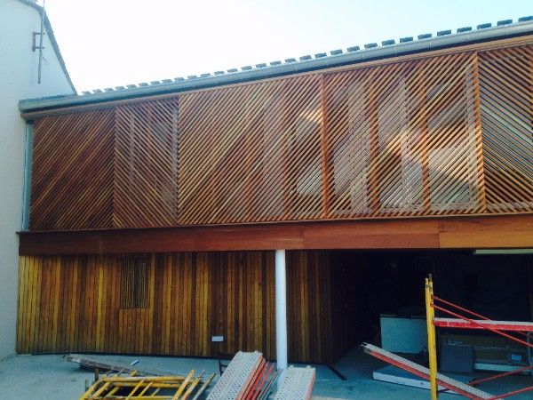 Casas de Madera a Medida Infisa estructura con partes de PVC